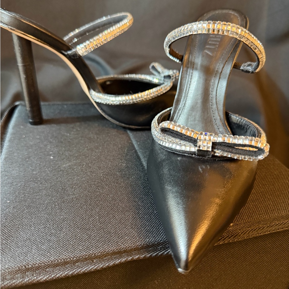 Schultz Avril in black with crystals. BNIB with dust bag. Size 7 1/2